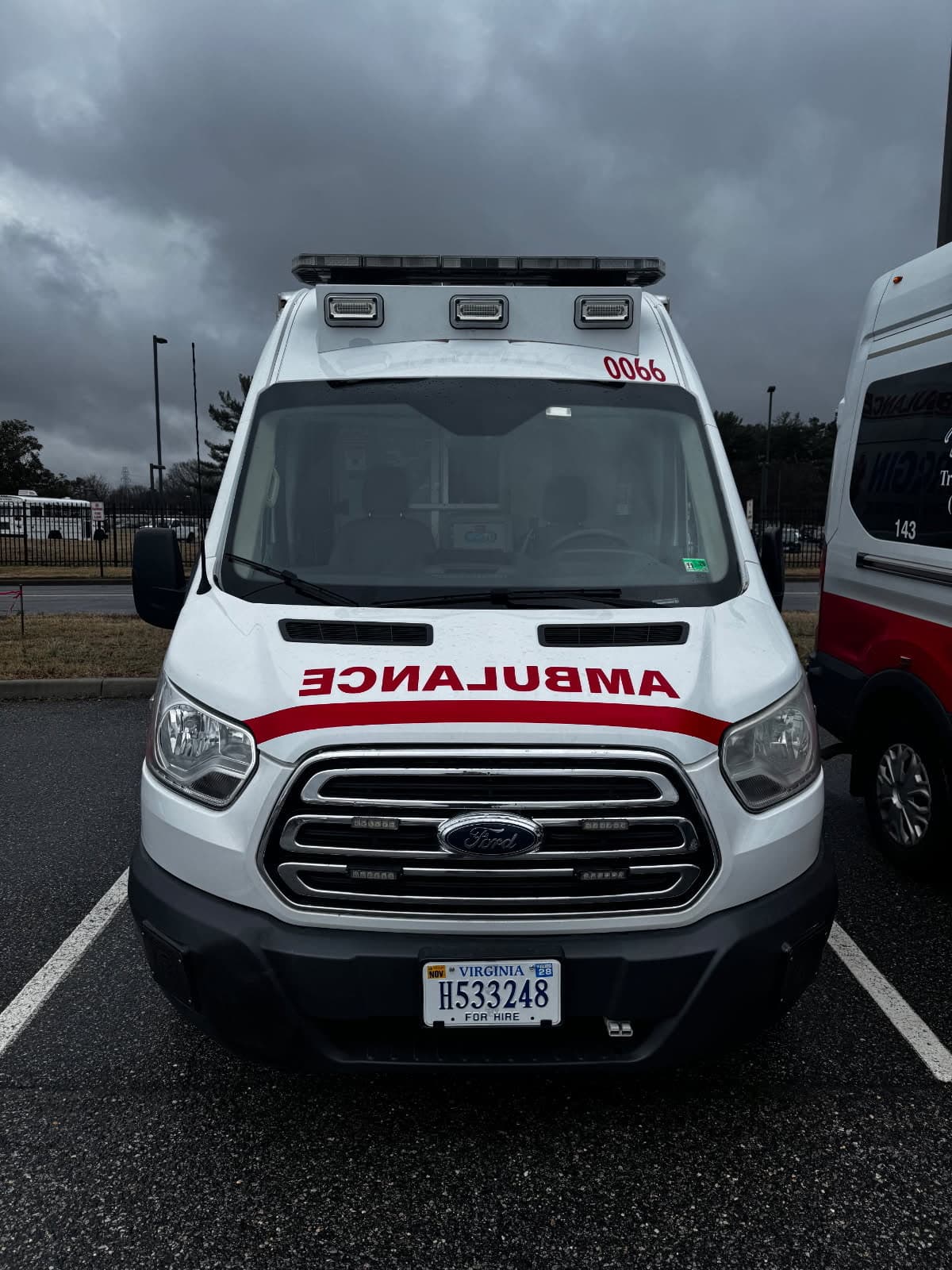 Stretcher transport vehicle